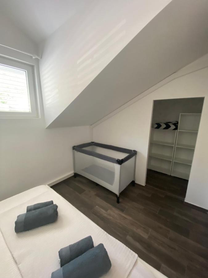 Guesthouse Ruza Sobra Apartments In The Attic Of The House Eksteriør billede