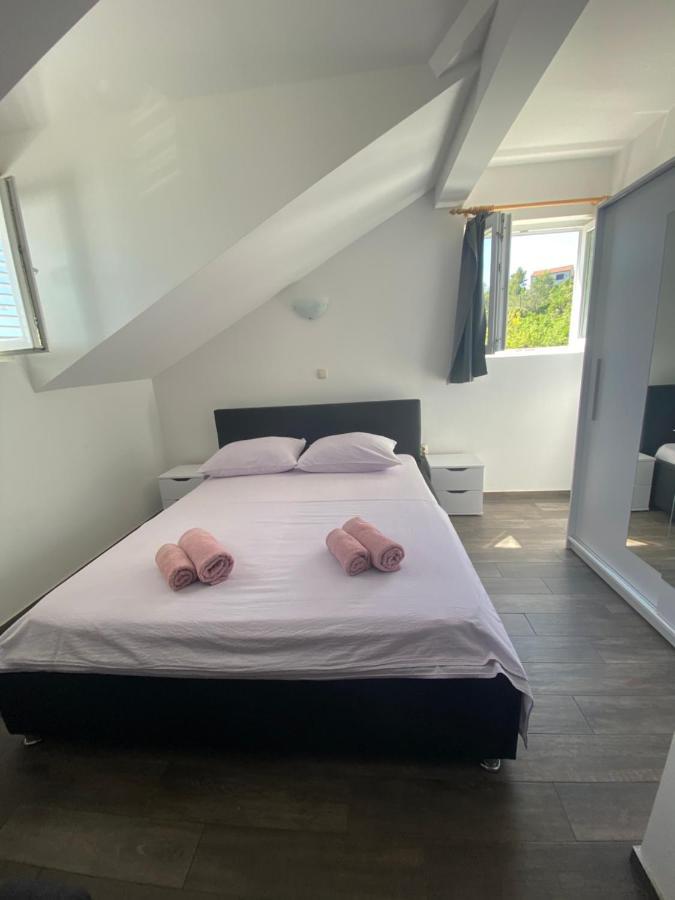 Guesthouse Ruza Sobra Apartments In The Attic Of The House Eksteriør billede