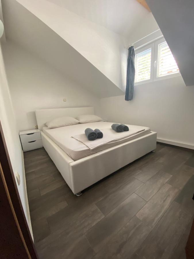 Guesthouse Ruza Sobra Apartments In The Attic Of The House Eksteriør billede