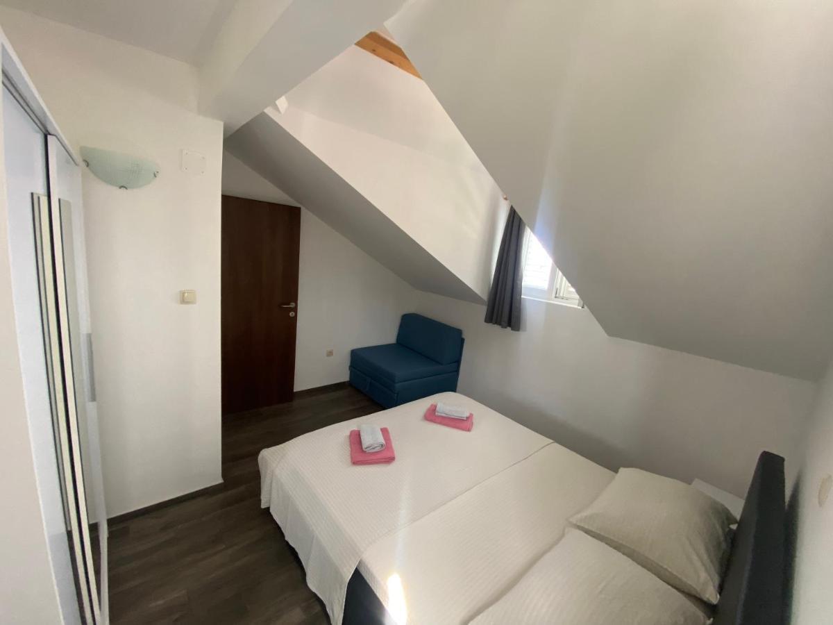 Guesthouse Ruza Sobra Apartments In The Attic Of The House Eksteriør billede