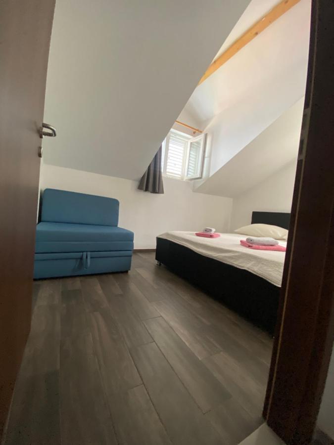Guesthouse Ruza Sobra Apartments In The Attic Of The House Eksteriør billede