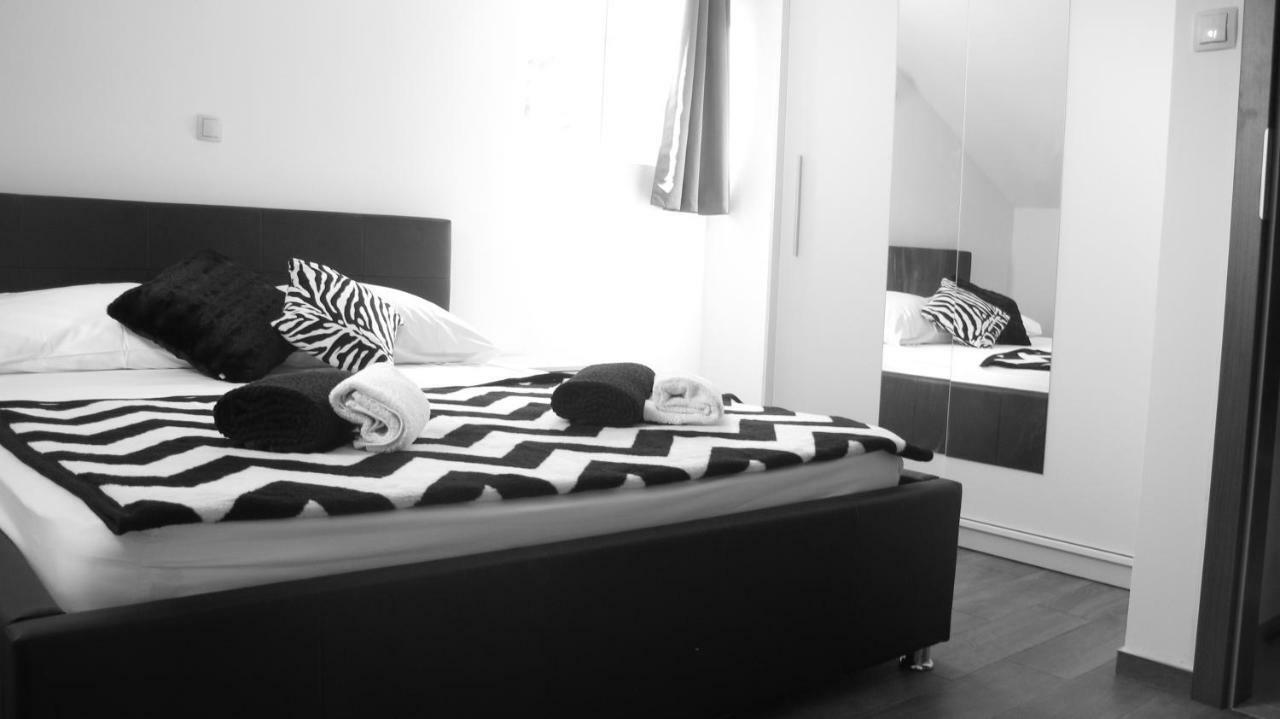 Guesthouse Ruza Sobra Apartments In The Attic Of The House Eksteriør billede
