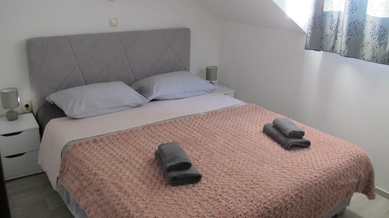 Guesthouse Ruza Sobra Apartments In The Attic Of The House Eksteriør billede
