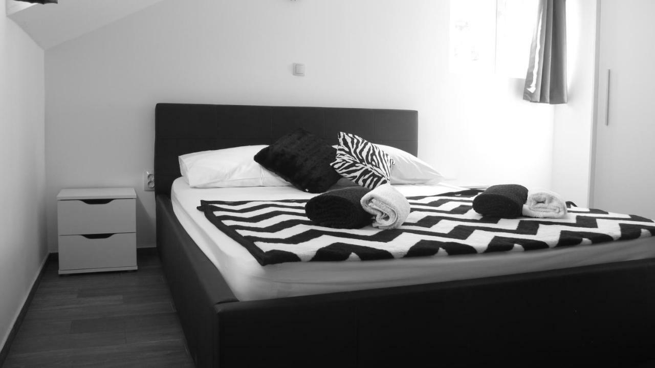 Guesthouse Ruza Sobra Apartments In The Attic Of The House Eksteriør billede