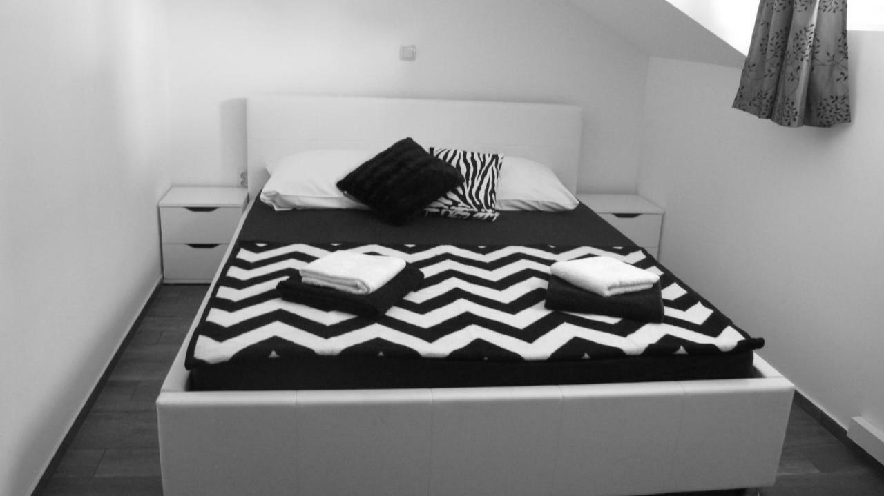Guesthouse Ruza Sobra Apartments In The Attic Of The House Eksteriør billede