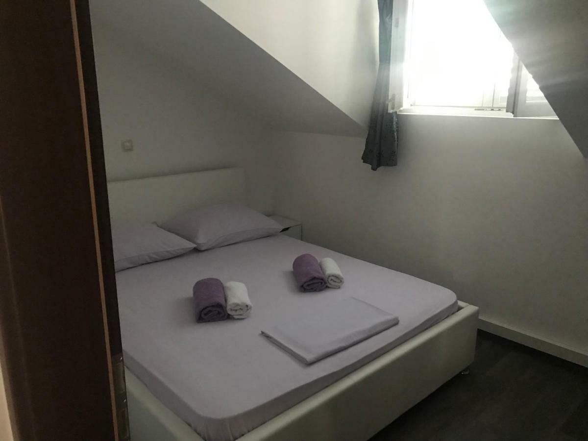 Guesthouse Ruza Sobra Apartments In The Attic Of The House Eksteriør billede